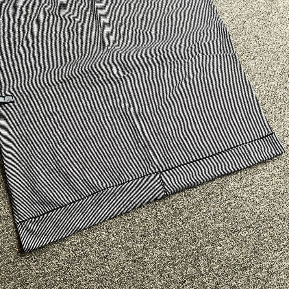 Lululemon Vinyasa Scarf Womens One Size Black Gray Tonka Stripes 28x26‎ Zipper